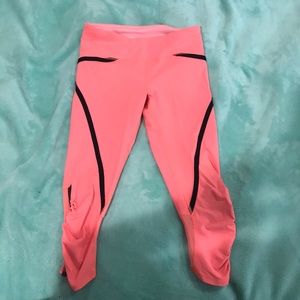 bright pink cropped lululemon leggings